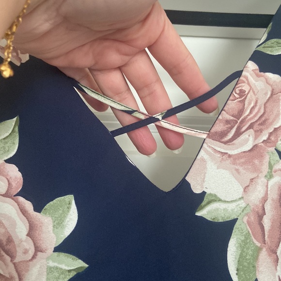 Dex floral, sleeveless dress. - Picture 2 of 4